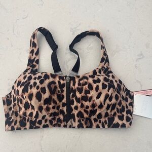 VS Animal Print Sports Bra and performance 7/8 high rise legging with pockets!